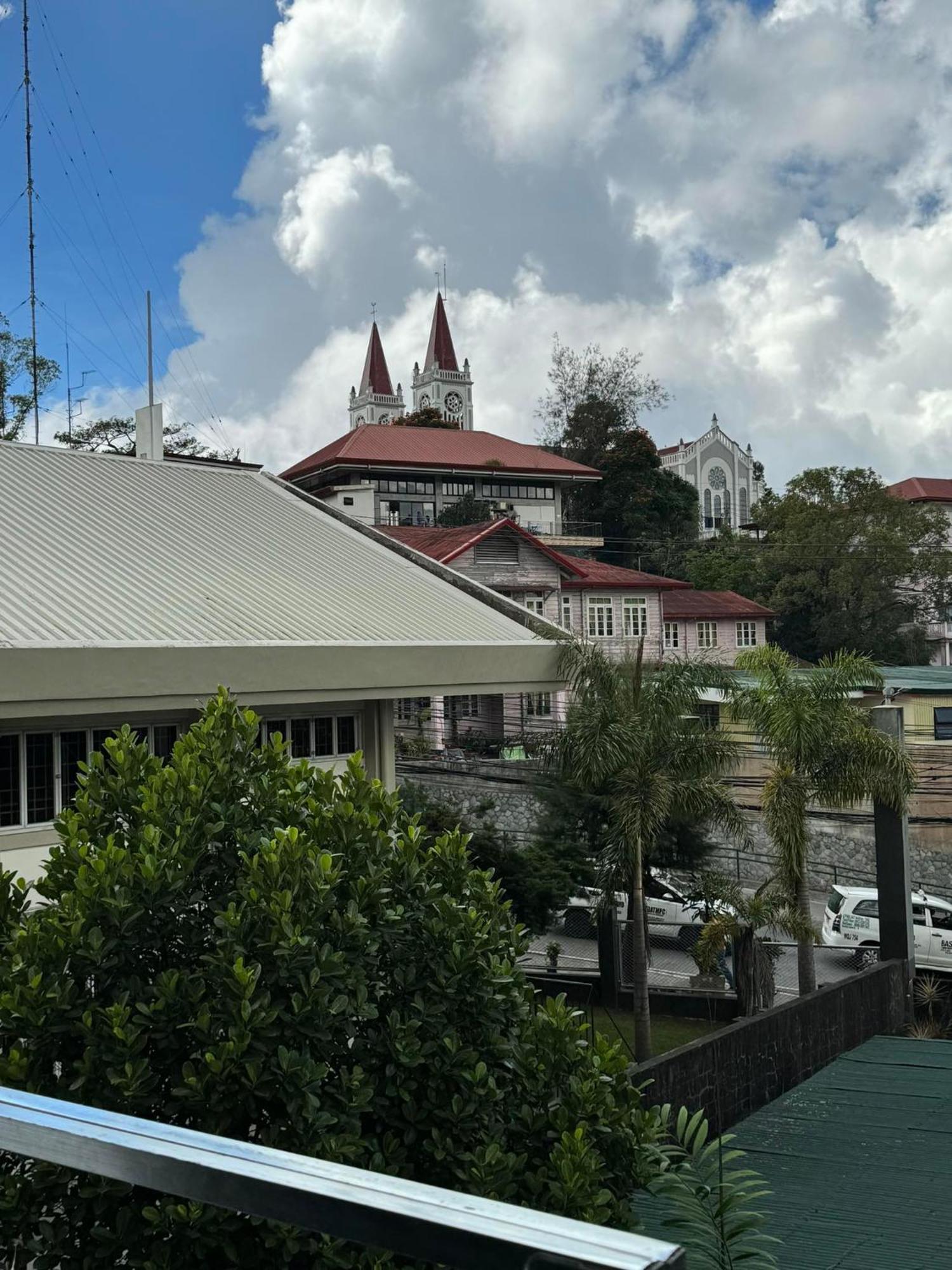 Susana'S Baguio Condotel バギオ エクステリア 写真